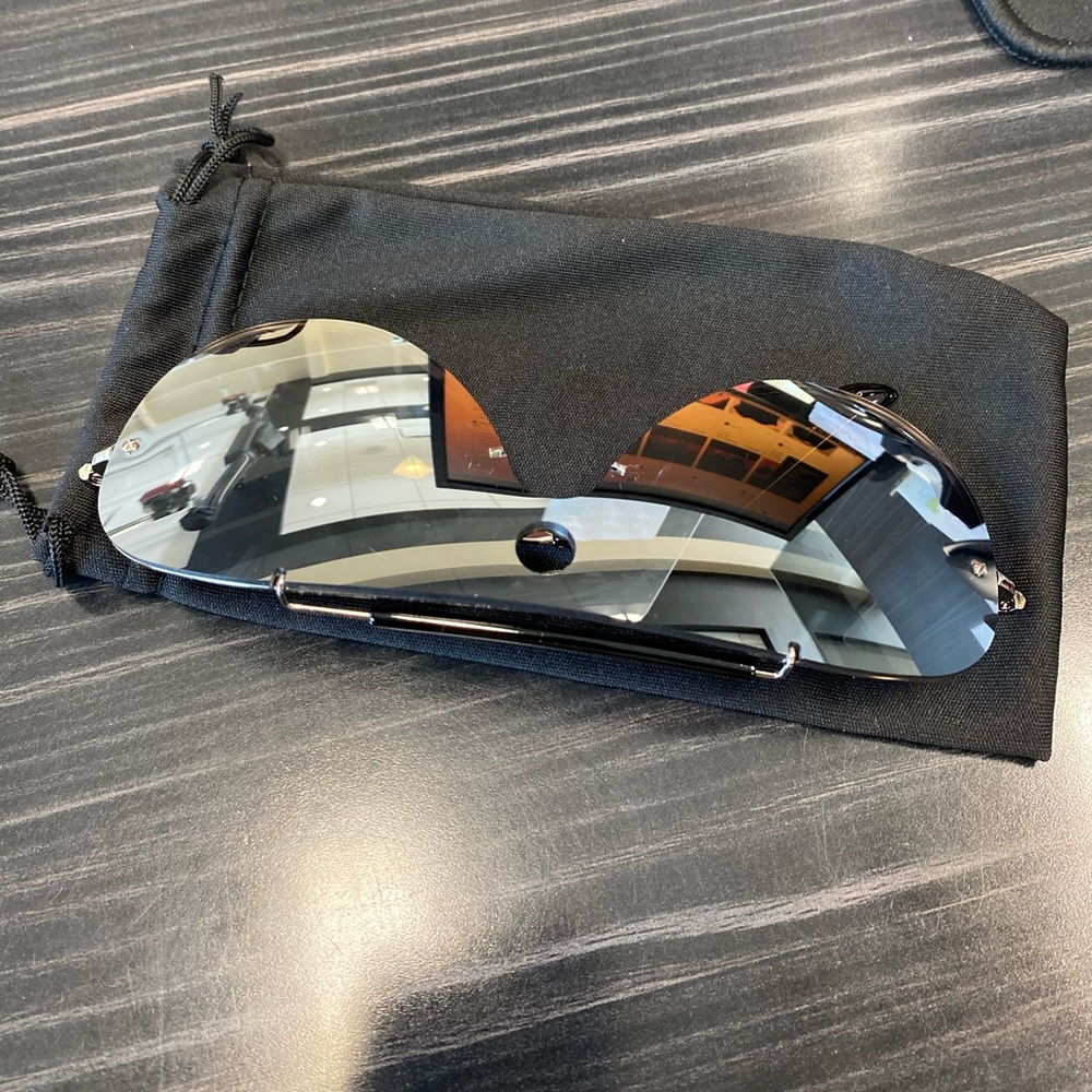 Silver Mirror Brand new Sunglasses - Picture 2 of 5